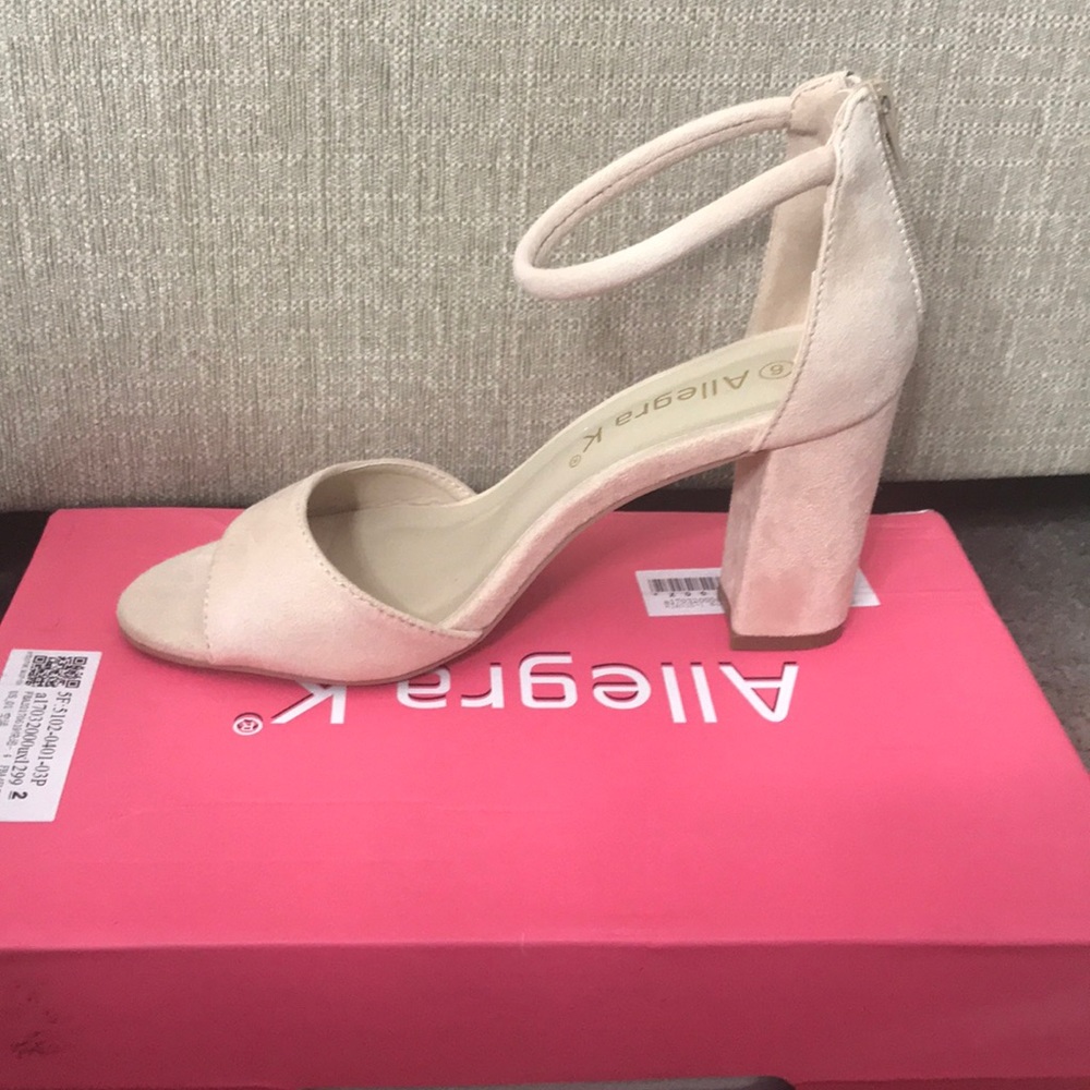 Ankle strap block heel!